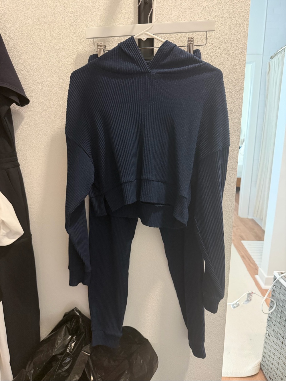 ALO Yoga Navy Ribbed Hooded Crop Sweater and pants set